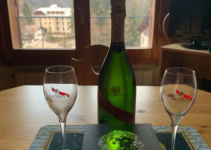 Stella Alpina, In Via Medail Con Vista Incantevole Sulle Alpi