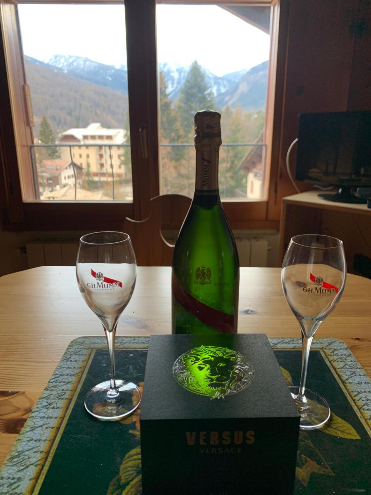 Stella Alpina, In Via Medail Con Vista Incantevole Sulle Alpi *